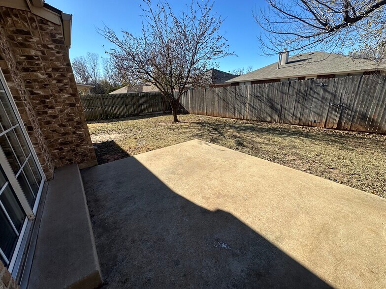 Building Photo - 13 Woodgate Dr