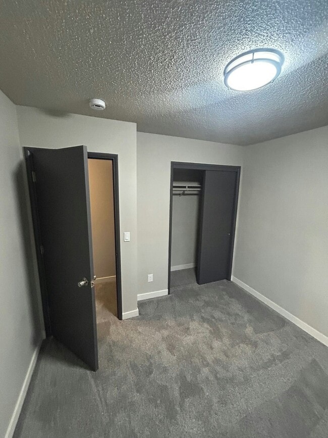 Building Photo - 2011 Salem Ct