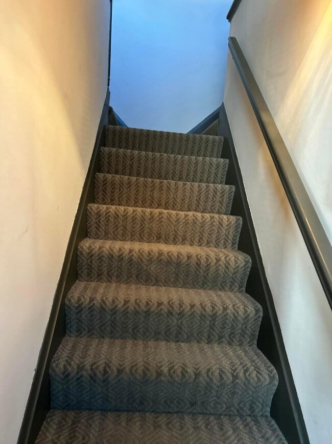 Building Photo - 118 E Kossuth St