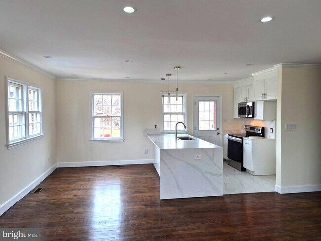 Building Photo - 2206 Brinkley Rd