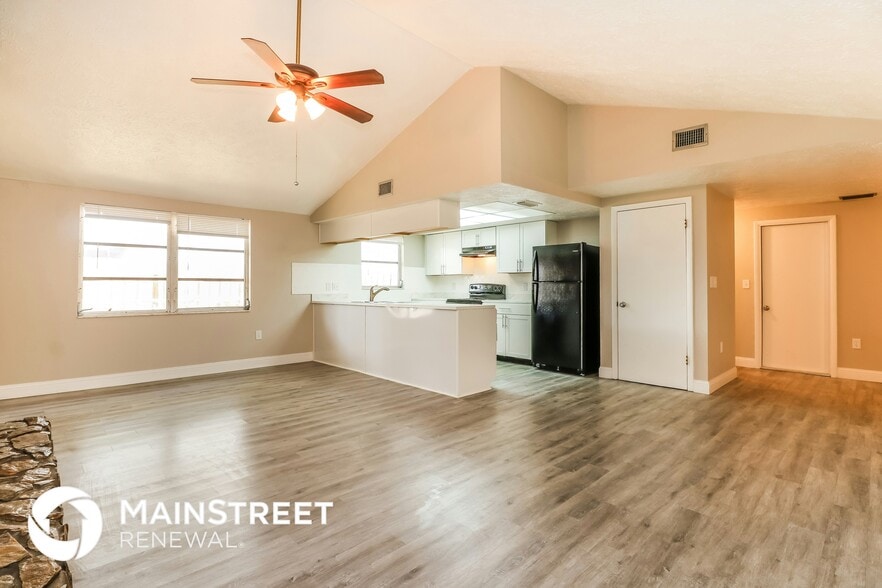 Building Photo - 2105 Sugarbush Dr