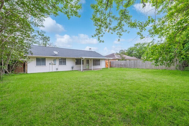 Building Photo - 22707 Smokey Hill Dr