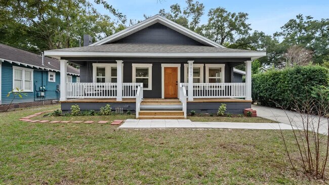 Building Photo - 1007 E Comanche Ave