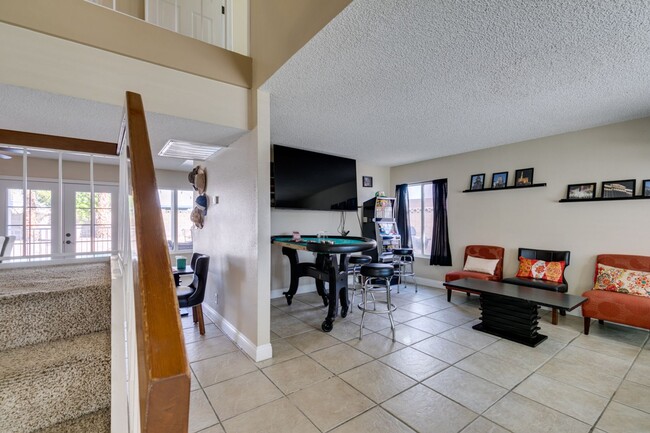 Building Photo - FULLY FURNISHED HOME*COVERED PATIO*SPARKLI...