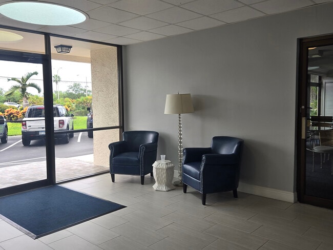 Building Photo - 7100 Sunshine Skyway Ln S
