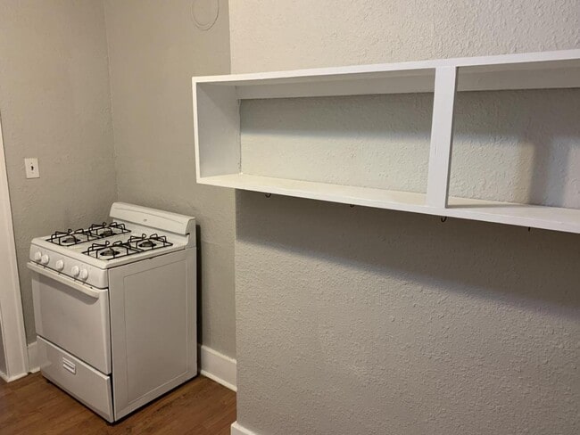 Building Photo - 201 S Lowry St