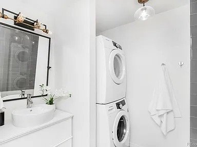 Building Photo - 2910 Wyandot St