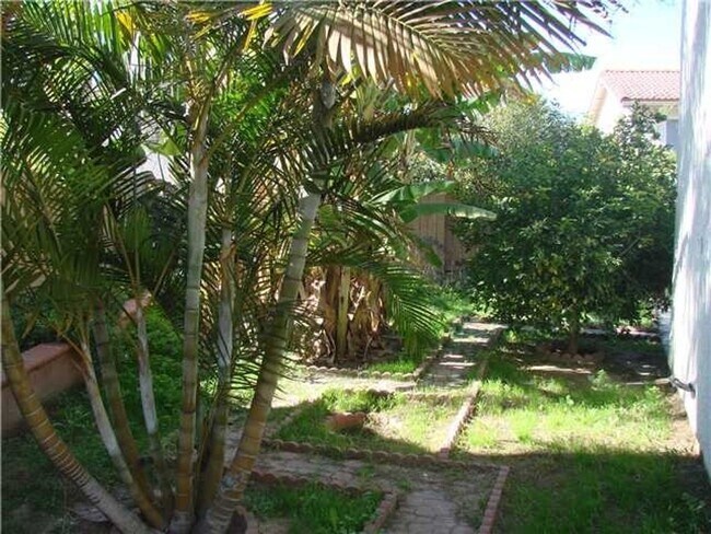 Building Photo - Furnished luxury spacious single family house. Gustavo Lopez AMSI