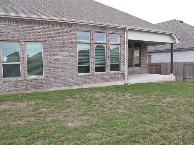 Building Photo - 635 Spinnaker Loop