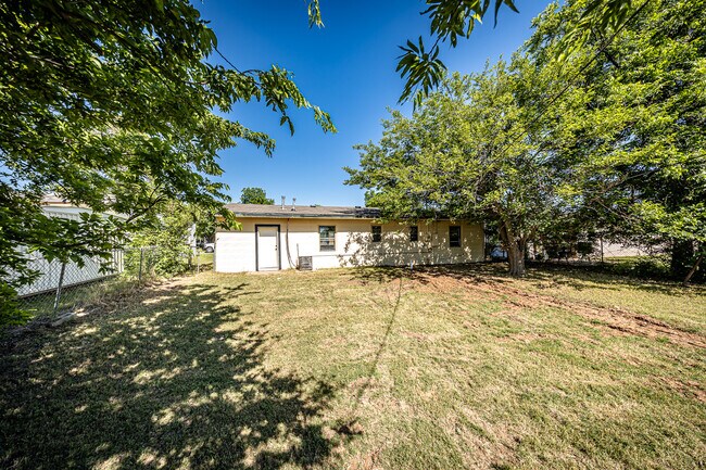 Building Photo - 816 NW 33rd St
