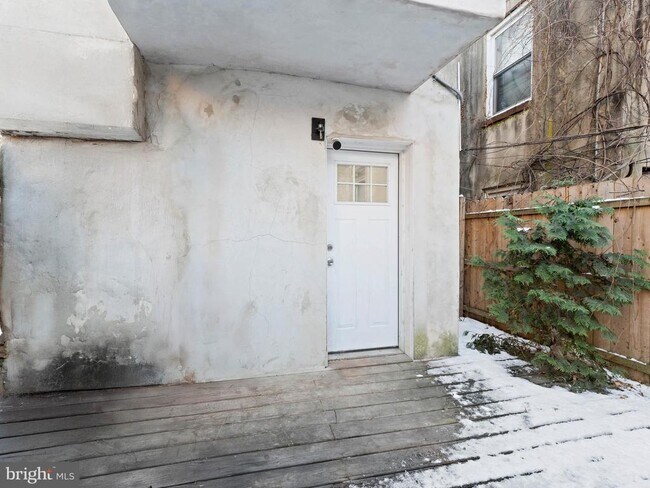 Building Photo - 2443 Nicholas St