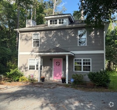 Building Photo - BONHAM AVENUE - 4BD - Students Welcome ($8...