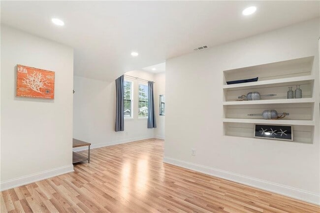 Building Photo - 61 View Point Dr