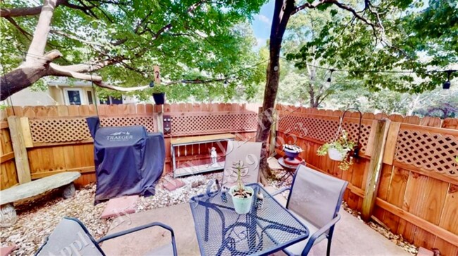 Building Photo - Beautiful Updated 3 Bed 3 Bath Home in Ove...