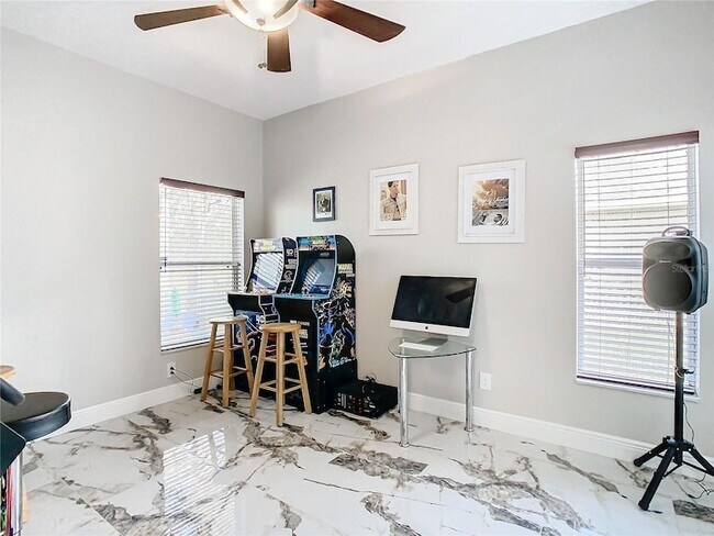 Building Photo - 16829 Midsummer Ln