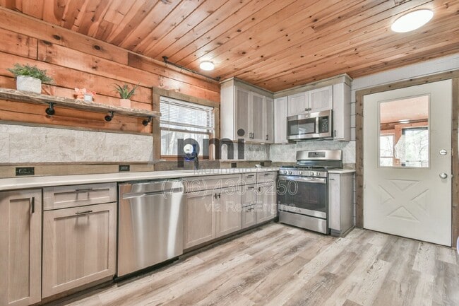 Building Photo - 230 Silver Maple Ln