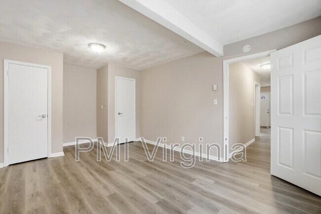 Building Photo - 1109 Hillside Ave