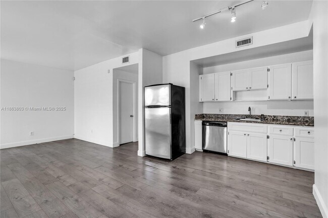 Building Photo - 737 Jefferson Ave