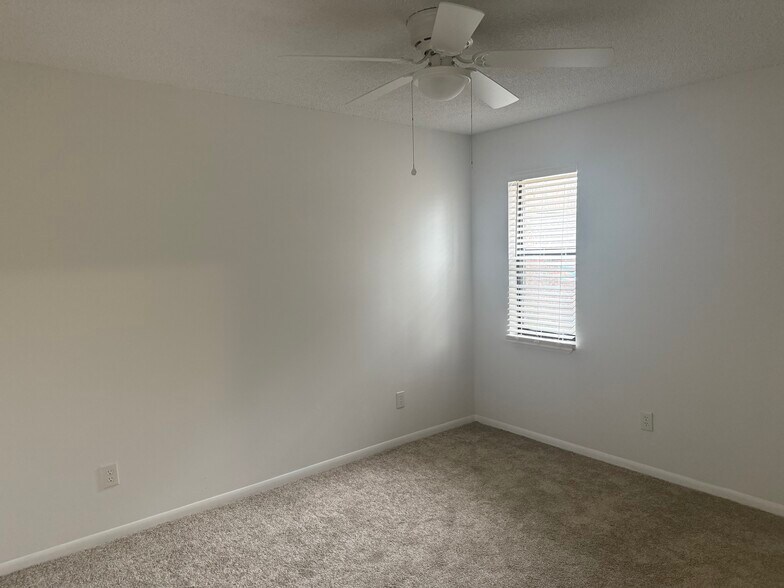 Building Photo - 244 Luden Dr