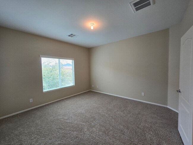 Building Photo - Guard Gated wonderful community 3 Bedroom Townhome!