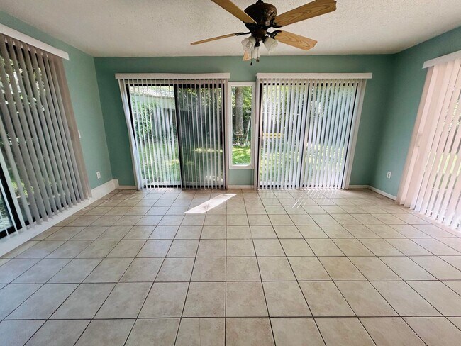 Building Photo - Fabulous 3 bedroom 2 bathroom Ranch home in Lawndale Homes area in NW Greensboro. Huge yard.