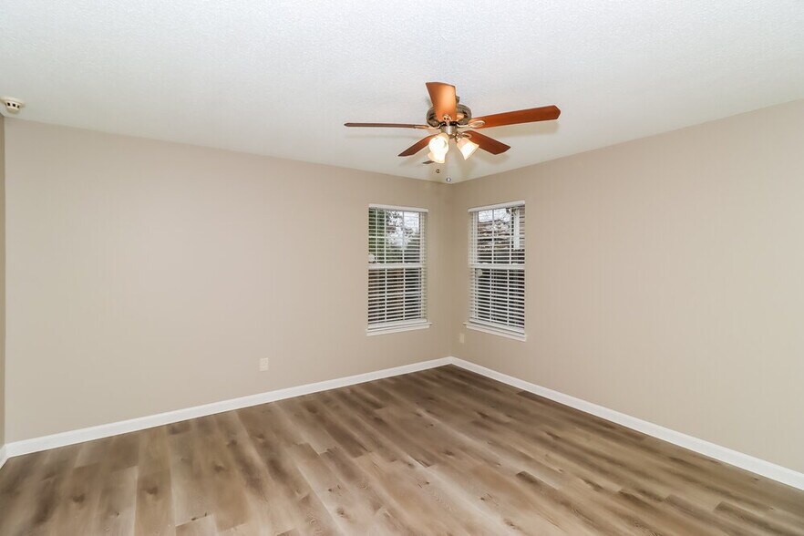 Building Photo - 11416 Northwoods Forest Dr