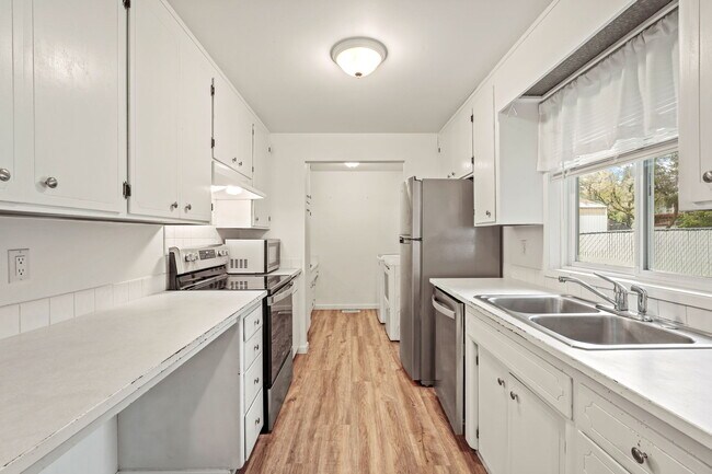 Building Photo - 13406 E 10th Ave