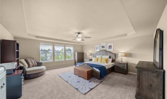 Building Photo - Teheleh Welcomes You Home to This 5 Bed Be...