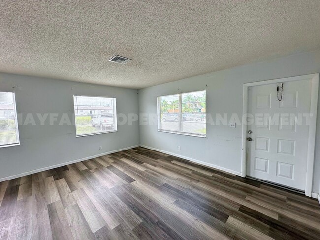 Building Photo - 4523 Gulfstream Rd