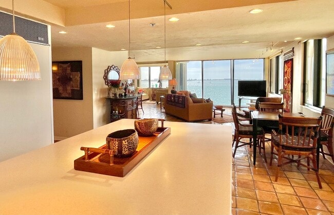Building Photo - Sarasota Bay Penthouse
