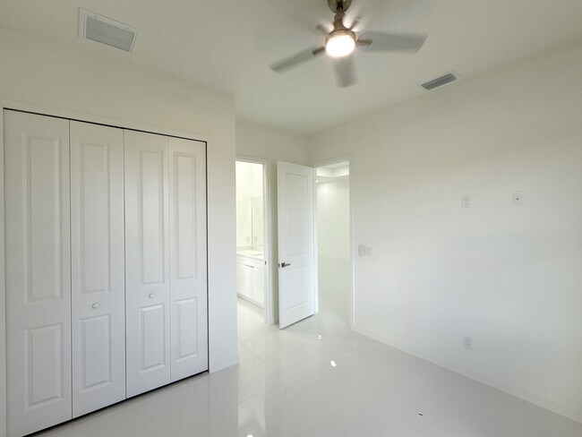 Building Photo - 4113 NW 34th St