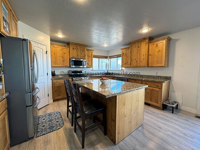 Building Photo - *3 Month Lease* Beautiful Home available f...