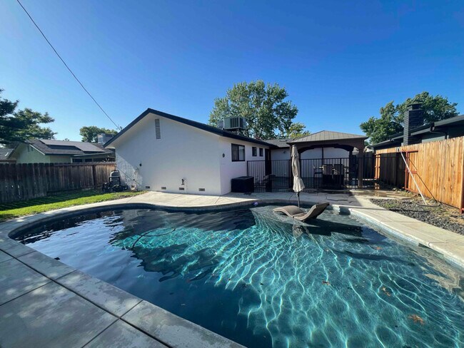 Building Photo - 2308 Aladdin Way