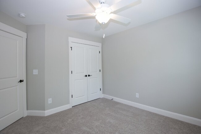 Building Photo - "Luxurious 3-Bed Townhouse with Granite Countertops on Juniper Lake Road!"