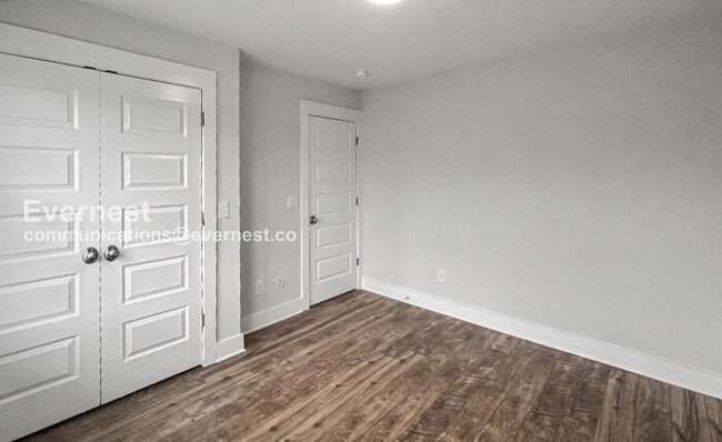 Building Photo - 4 Bed/2.5 Bath Home with Garage / Pet-Friendly / Available Now!