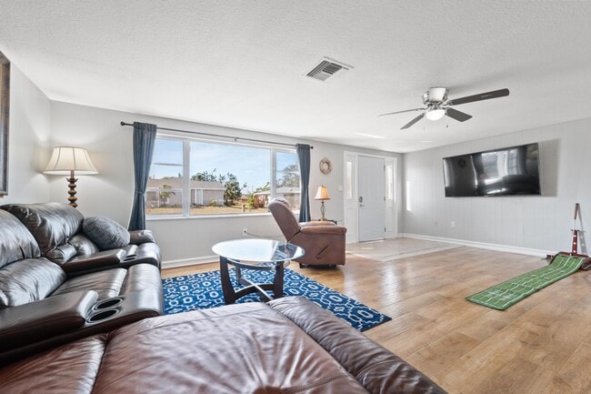 Building Photo - 121 Carlisle Ave NW