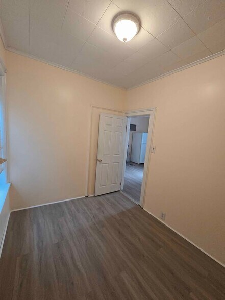 Building Photo - 541 5th Ave