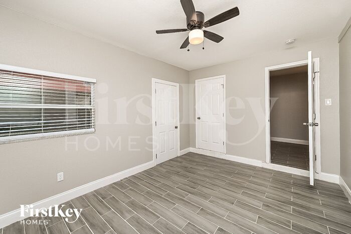 Building Photo - 7916 Bahia Ave
