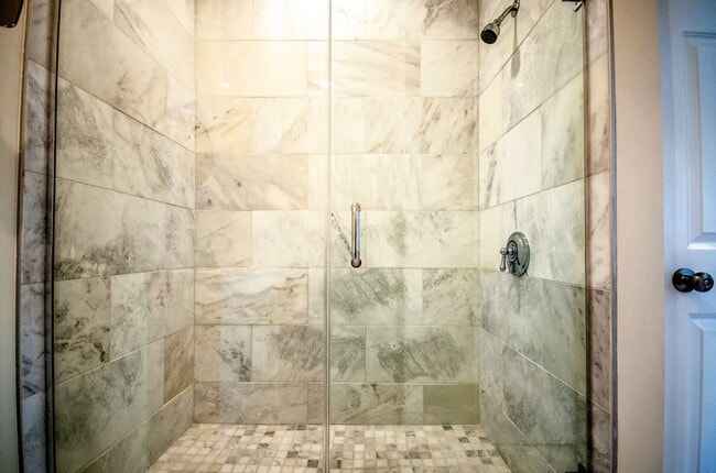 Building Photo - 80 Marion St