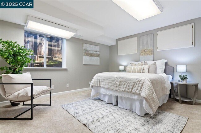 Building Photo - 207 Midway Dr