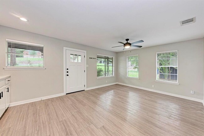 Building Photo - 1612 Elmhurst Dr