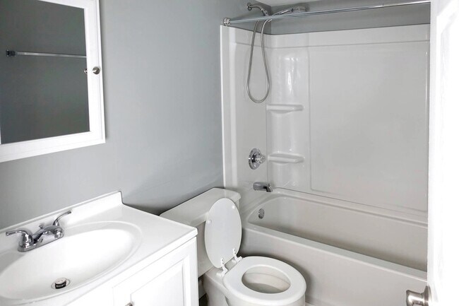 Building Photo - 1102 Salem Ave