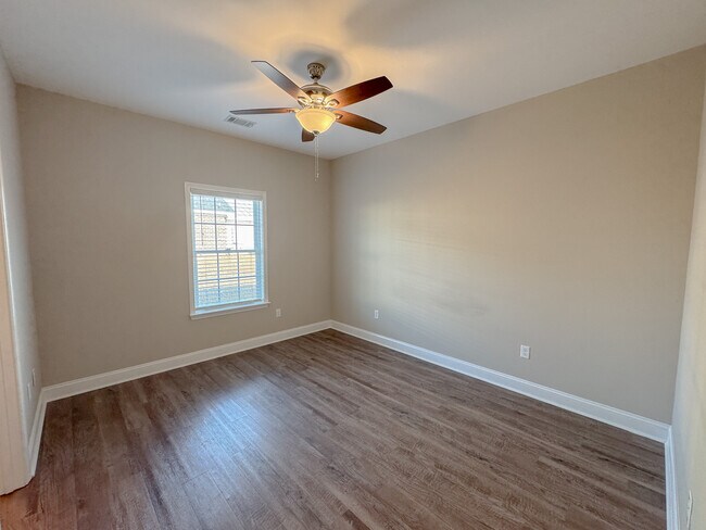 Building Photo - 104 Waybill Circle