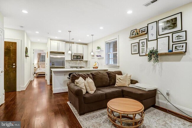 Building Photo - 3937 Davis Pl NW