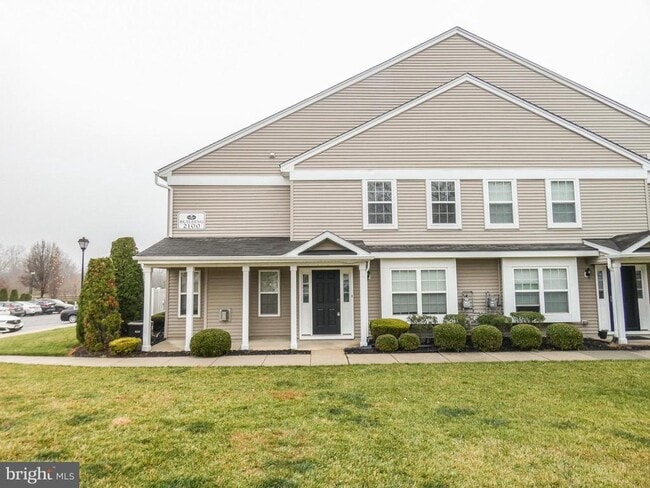 Building Photo - 2105 Lexington Mews