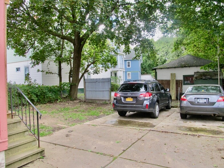 Building Photo - 46 Emerson Ave