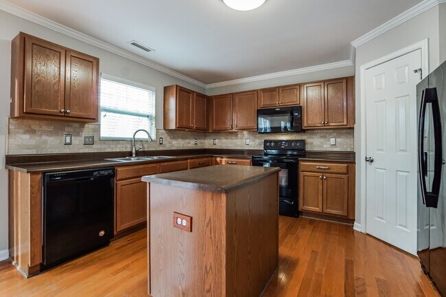 Building Photo - 167 Woodcreek Ln