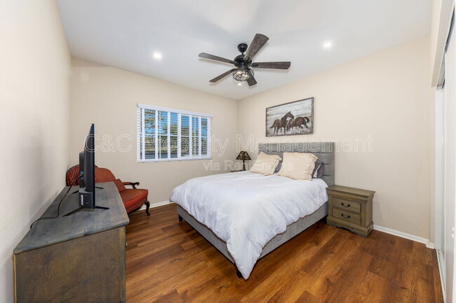 Building Photo - 39550 Calle De Companero