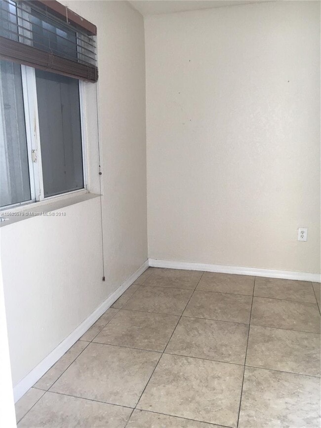 Building Photo - 3 bedroom in Miami FL 33142