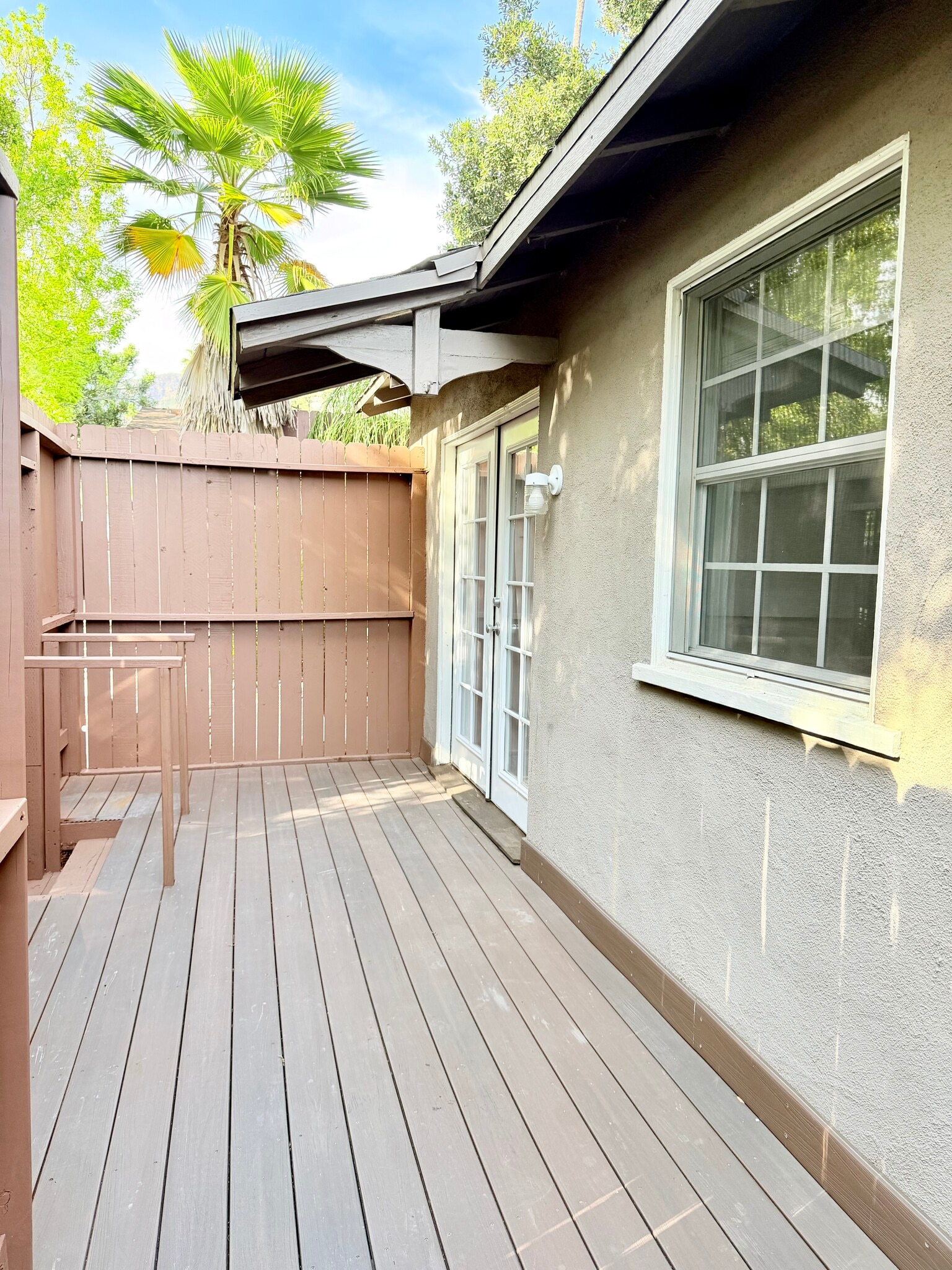 Building Photo - 1542 E Woodbury Rd